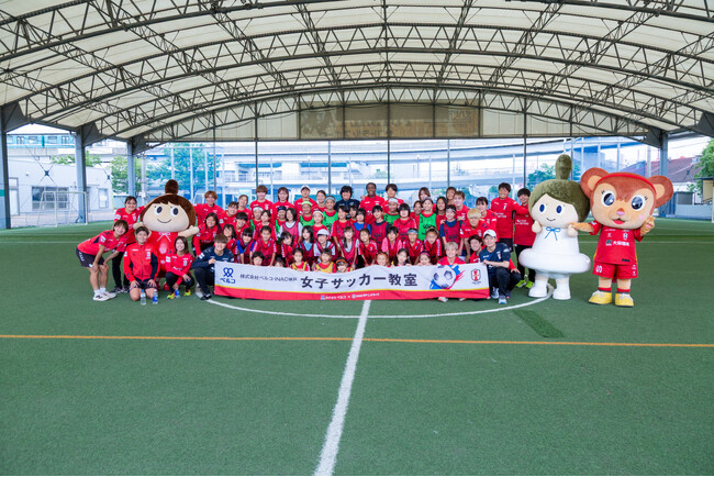【開催レポート】総勢34名の小学生女子が笑顔でピッチを駆ける！株式会社ベルコ主催、INAC神戸の現役選手による「サッカー教室」を六甲アイランドで開催！