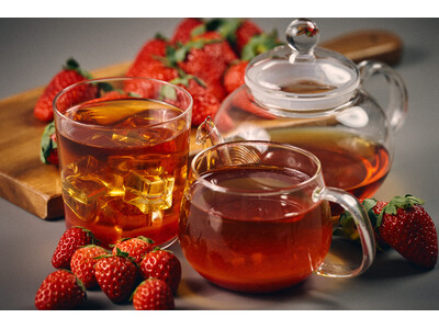 春から初夏の陽気に、瑞々しい潤いを。ノンカフェインの新作「季節のリフレッシュティー いちご」を3月3日より期間限定発売