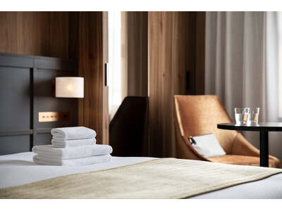 �S�n�悭�A���Ɋ��Y���T�X�e�i�u���X�e�C�� �O��K�[�f���z�e���Y�A����32�{�݂ŘA�����̋q�����|�������