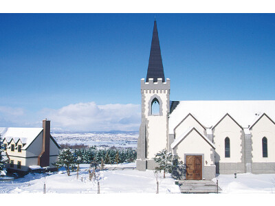秋冬の北海道で叶えるリゾートウエディング向け挙式プラン おふたりで挙式＆フォトや、アフタヌーンパーティが楽しめる