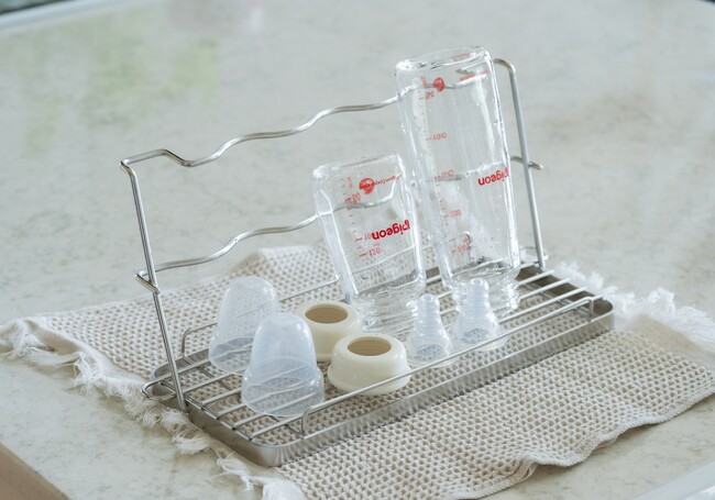 [新発売]こどもの成長にずっと寄り添う、哺乳瓶から水筒まで長く使える水切りスタンド登場