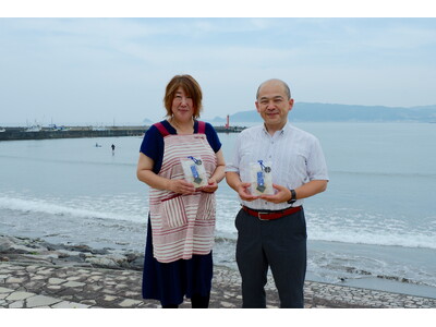 伊東の和菓子店「石舟庵」が宇佐美港のしらす漁師「美吉丸」とコラボしたせんべいを発売