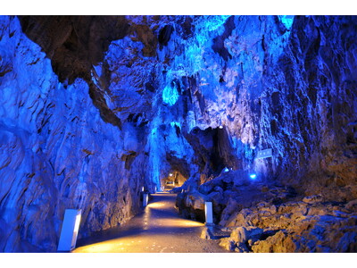 ～日本三大鍾乳洞・龍泉洞が65周年～　休暇村陸中宮古では、“ドラゴンブルー”で知られる龍泉洞の入洞券と選...