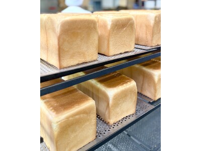 【コスギリゾート/Bakeryから、熊本の小麦を使った高級食パン「K Bread」と本格バウムクーヘン「阿蘇バウムICHIGO」をリリース】