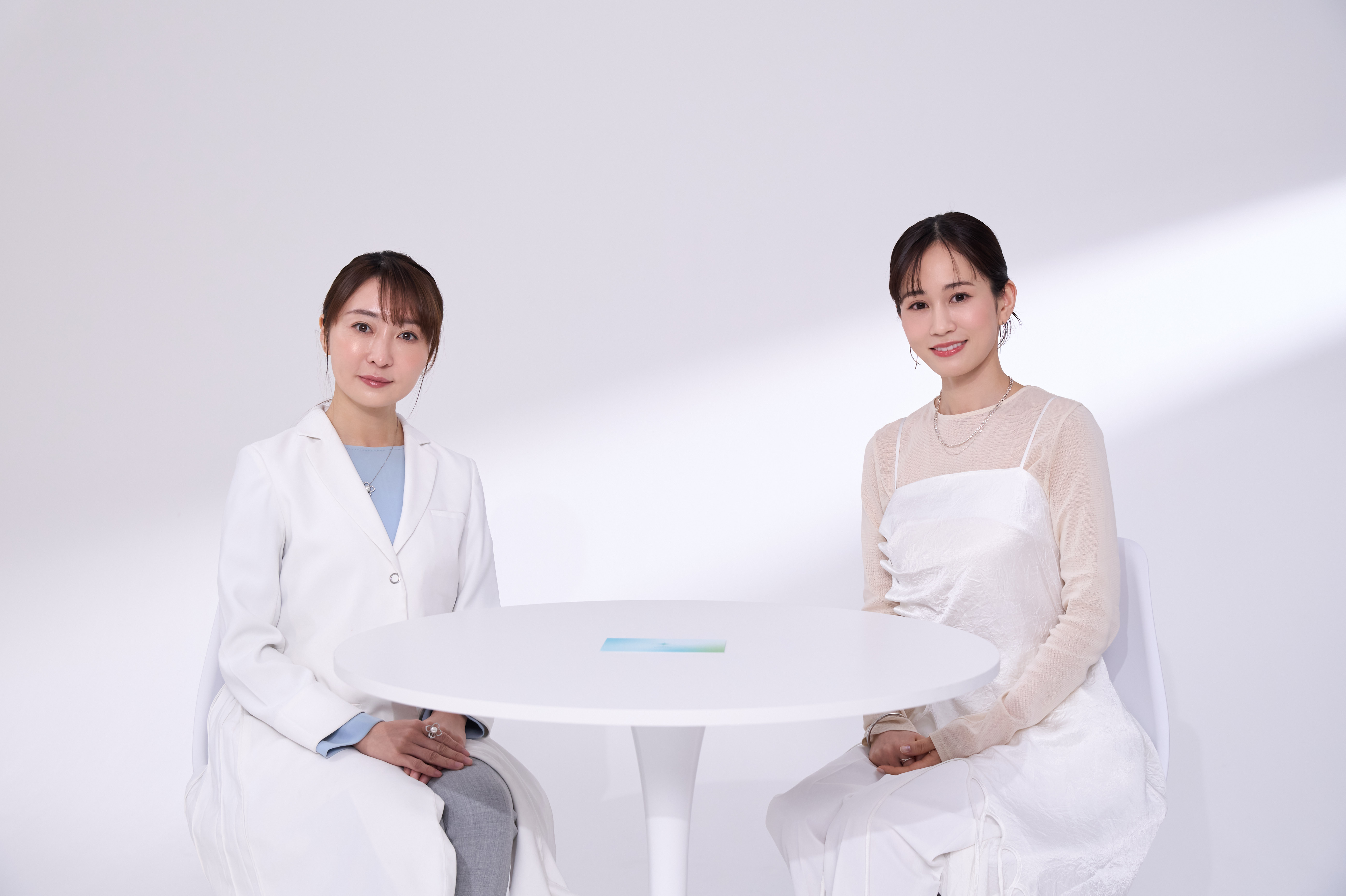 女優・前田敦子さんが語る、多忙な日々を支える「美肌の哲学」。多忙な日々を支える“美肌との向き合い方”を語るスペシャル対談動画を本日公開