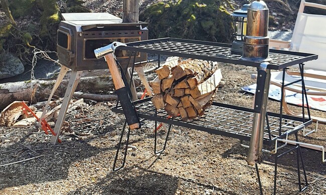 【2025年のお盆はキャンプへ】カスタムできるフィールドラックが大活躍! テーブルとしてだけじゃない、快適性アップの使い方をご紹介