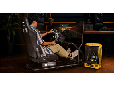 Thermaltake社製、レーシングシミュレーターを構築可能なコックピット