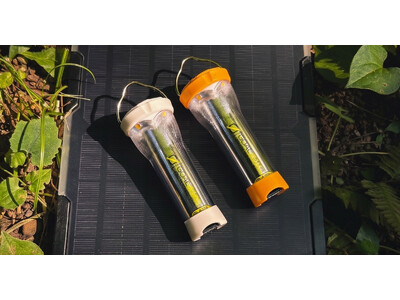 Goal Zero�А��A�A�E�g�h�A�̒��LED�����^���uLighthouse Micro Flash�v�̓��{�ʒ��J���[�u�I�����W�v�A�u�z���C�g�v��2�F�𐔗ʌ���̔��I