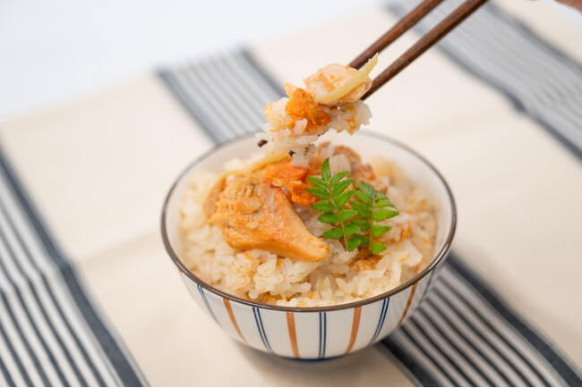 勝山の新たな特産品を初の商品化！ご家庭で手軽に楽しめる「勝山 やまのサーモン炊き込みご飯の素」新発売！