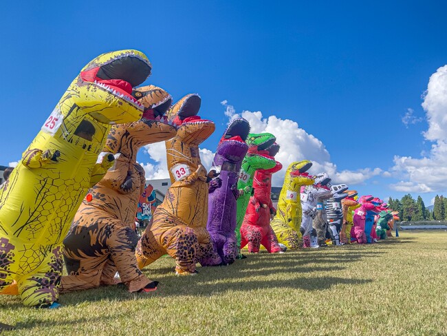 法恩寺道路無料化3周年記念！秋のゲレンデを駆け上がる「ティラノサウルスレース in スキージャム勝山」を10月12日(日)に開催！