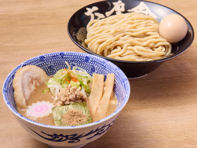 六厘舎の新章が、この秋さらに加速する。9月1日からJR名古屋駅1番線へ期間限定出店、9月10日には八重洲に新ブランド「参厘舎」が誕生