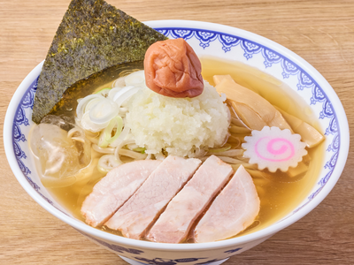 大粒の紀州産南高梅を丸ごと一粒。次念序から、晩夏にさっぱり味わう「梅おろし冷やかけ」が登場