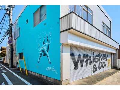 静岡県・三島のウイスキー蒸留所に「物々交換」で壁画を制作