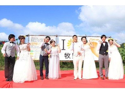 3年ぶりの開催！3万本のひまわり畑で3組のカップル、愛の「ひまわり結婚式」