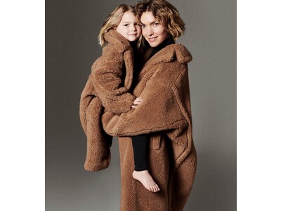 マックスマーラのアイコニックな「テディベア コート」誕生10周年を祝したスペシャルなコートが登場