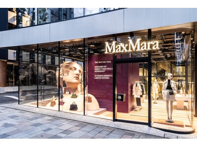 マックスマーラ表参道店にて「ホイットニー バッグ」誕生10周年を祝したスペシャルウィンドウが登場