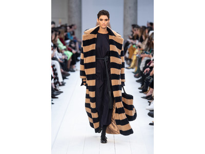 マックスマーラ 「Treasure Island」ポップアップストアを伊勢丹新宿店、阪急うめだ本店にてオープン！