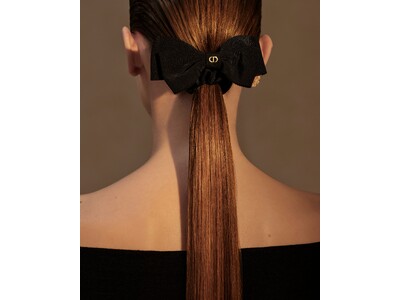 【DIOR】2025年フォール コレクションから新作のヘアアクセサリーが登場