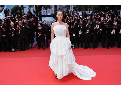 【DIOR】カンヌ国際映画祭でジェニファー・ローレンスが纏うドレスのサヴォワールフェール