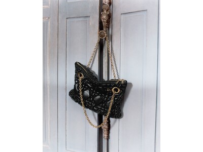 【Dior】新作「ディオール クランチー」バッグが登場