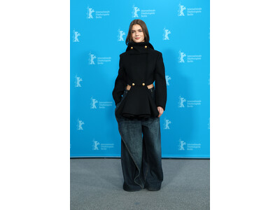 【Dior】ディオールを纏うセレブリティ：フローレンス・ハント @映画『クイーン・アット・シー』フォトコール