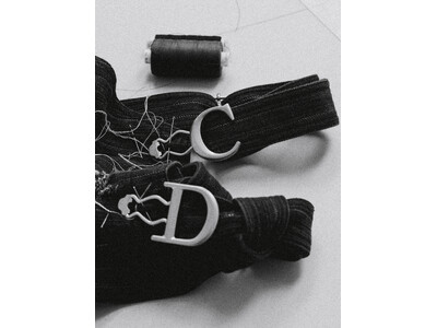 【Dior】エセル・ケインが『COACHELLA 2026』のパフォーマンスで着用したルックのサヴォワー...