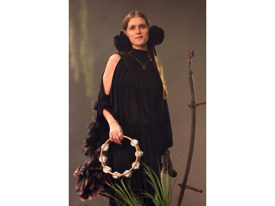 【Dior】エセル・ケインが『COACHELLA 2026』のパフォーマンスでディオールを着用