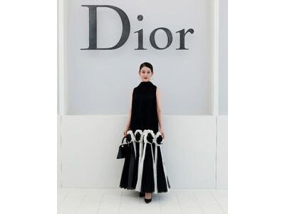 �yDior�z2027�N�T�}�[ �E�B�����Y �R���N�V���� �V���[�ɗ��ꂵ���Z���u���e�B