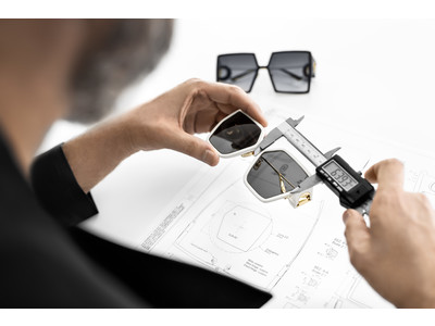 【DIOR】 新作アイウェアのスタジオでの制作風景を公開