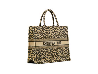 【DIOR】レオパードプリントの新作「ディオール ブックトート」ができるまで