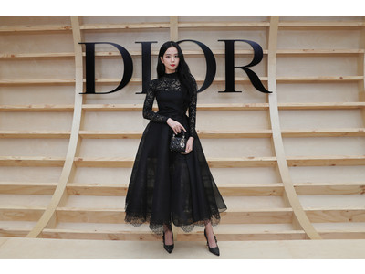 Dior ディオール　ブラック クロスストラップ パーティードレス Dior ディオール ブラック クロスストラップ 詰め込む