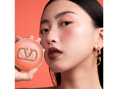 ヴァレンティノ ビューティより、新年の幕開けを祝うコーラルカラーにドレスアップした『CORAL FANTASY EDITION』が2024年1月12日に数量限定発売！