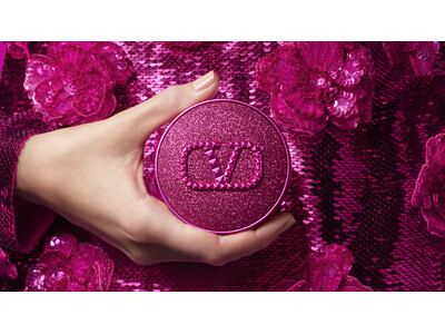 ヴァレンティノ ビューティのアイコン的クッションファンデに、ピンクに煌めく限定パッケージ登場