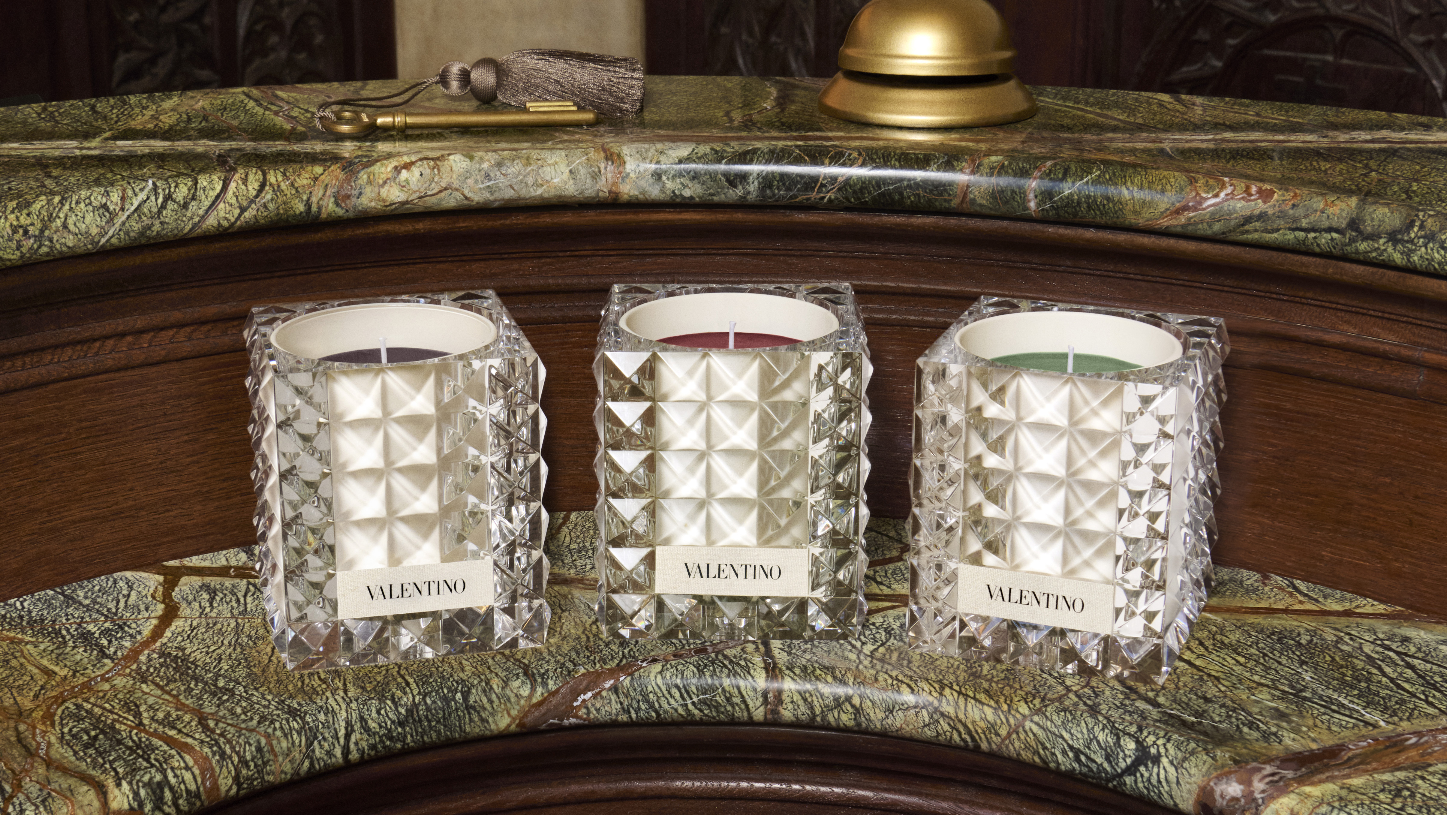 クチュール キャンドル コレクション「ヴァレンティノ レ スィール」に新しい香り２種が登場