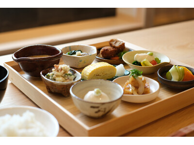 旧東海道の丸子宿で美食を味わう。地元静岡産の食材をふんだんに使い、唯一無二の繊細な味を引き出す。食の匠による極上ランチをお愉しみください。