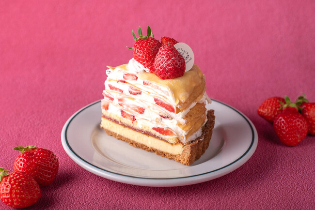 驚異の“32層”！マザームーンカフェから、もちもち食感が進化した「苺×ミルクレープ×チーズケーキ」の贅沢タルトが新登場