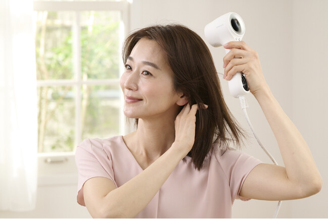 オレンジも転がる大風量！通販生活が「パワフル×軽量×低価格」新型ドライヤーの割引先行販売をマクアケにて開始