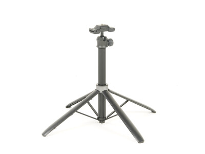 ショート動画撮影に便利、短く運べて安定性抜群の四脚スタンド「スリック TETRA STAND（テトラスタンド）」