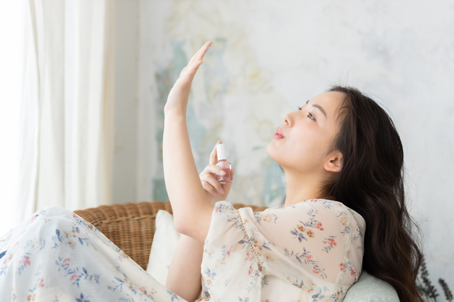 【20～40代女性調査】自分でネイルするセルフネイル派は85％以上と定番化！おうちで簡単セルフネイルのやり方は？おしゃれな簡単ジェルネイルと手元美容液「Sirojam」で1年間頑張った“手”にご褒美を