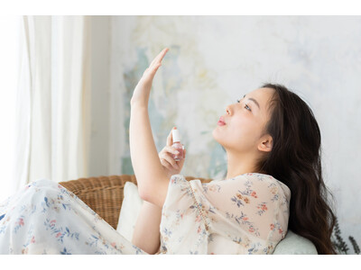 【20～40代女性調査】自分でネイルするセルフネイル派は85％以上と定番化！おうちで簡単セルフネイルのやり方は？おしゃれな簡単ジェルネイルと手元美容液「Sirojam」で1年間頑張った“手”にご褒美を