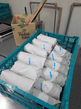 【らでぃっしゅぼーや】石油資源不足を受け、5/11から一部商品の梱包資材をプラから紙へ変更 「紙梱包」を生かし初週で約12%のプラ資材を削減、今後は20%を目標へ