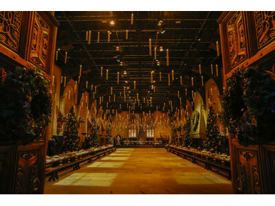 ワーナー ブラザース スタジオツアー東京 - メイキング・オブ・ハリー・ポッター 400本のキャンドルの光が降り注ぐ クリスマス特別企画「ホグワーツ・イン・ザ・スノー」明日11月8日（土）ついに開幕