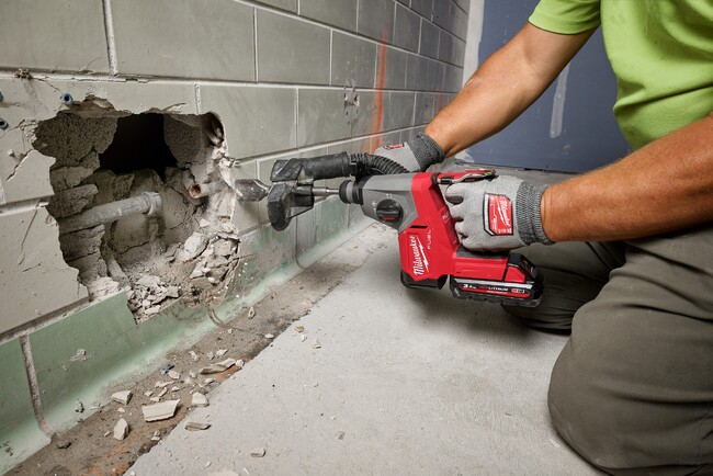 1.7Jの衝撃エネルギー、1400rpmの高速回転と5080bpmの打撃数コンクリート最大16mmまでの穴あけが可能「M18 FUEL 16MM SDS-PLUS ハンマードリル」