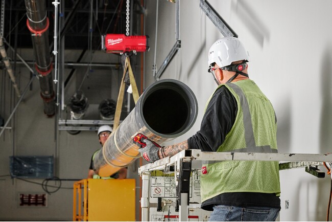 設置が容易で使用場所の自由度が高く、作業効率と機動性を向上させる、革新的なチェーンブロック「M18 充電式チェーンブロック 1トン/6m」