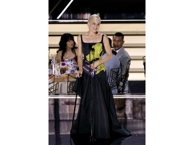 【Alexander McQueen】セルマ・ブレア：第74回エミー賞でアレキサンダー・マックイーンを着用