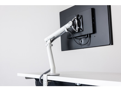 PREDUCTSよりハーマンミラーのモニターアーム『Flo Monitor Arm (White)』を販売開始