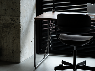 ���W���[�����g���f�X�N�wPREDUCTS DESK�x�̓S�r���f���uSteel Leg�v��̔��J�n