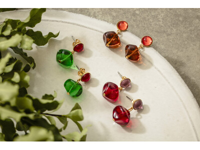 「セシル・エ・ジャンヌ」から、ホリデーシーズンの色彩が息づく華やかでヒストリカルな新作がラインアップ