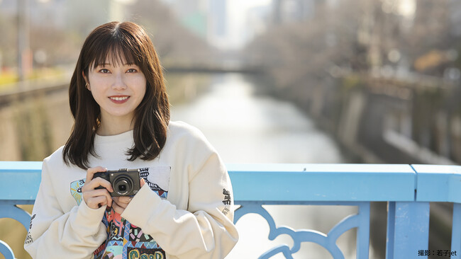 プレスリリース「【女優・横山由依が愛用する意外なカメラとは？】日常を切り撮った作品６枚を公開。写真ライフ春号3月17日発売！」のイメージ画像