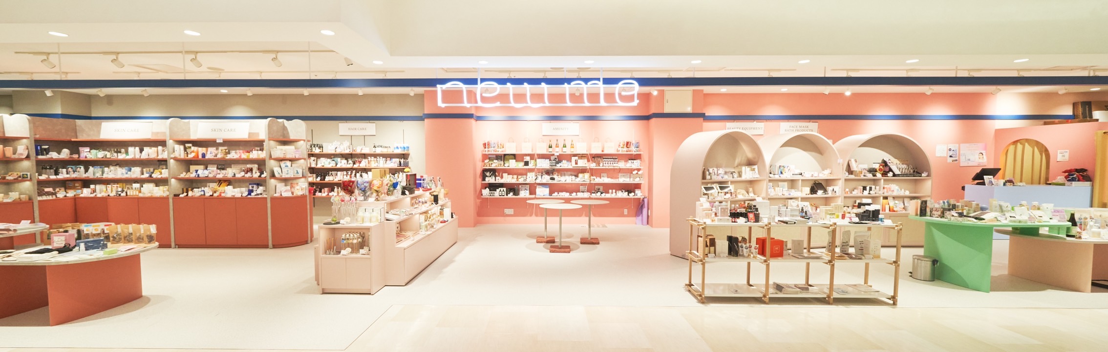 アンバサダー優木まおみさん【新宿マルイ初出店　つきみちるショップ】女性の好きが集まる体験型セレクトショップnewme